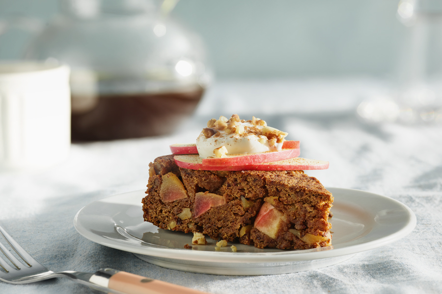 porción de tarta de manzana en un plato