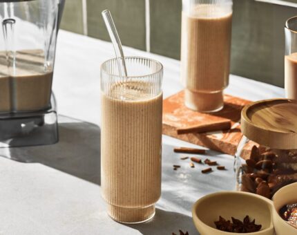 Smoothie chai com banana e aveia